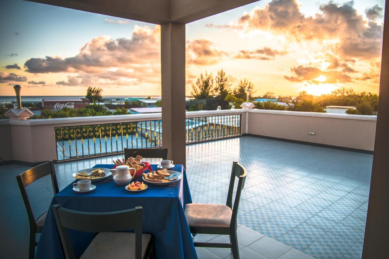 Abuharee Grand Hotel Addu City Ngoại thất bức ảnh