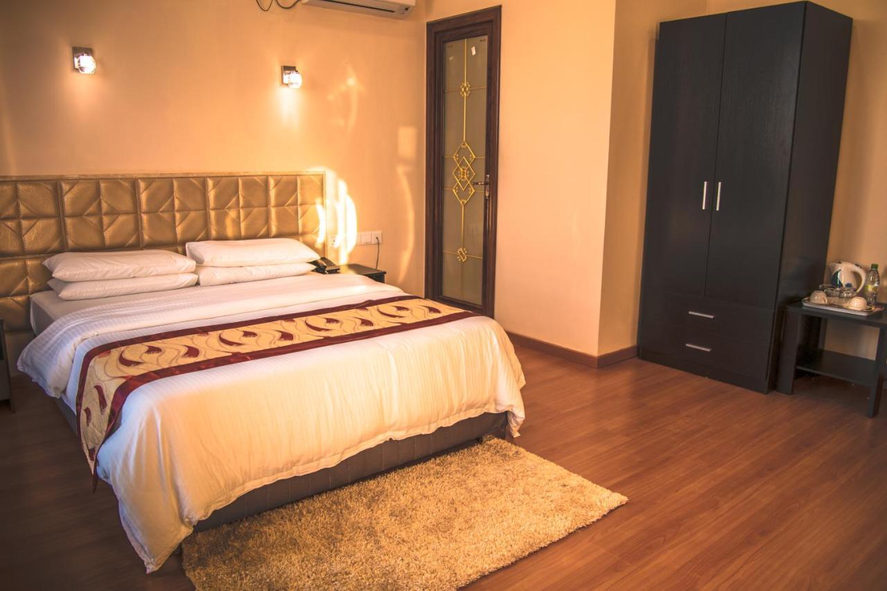 Abuharee Grand Hotel Addu City Ngoại thất bức ảnh