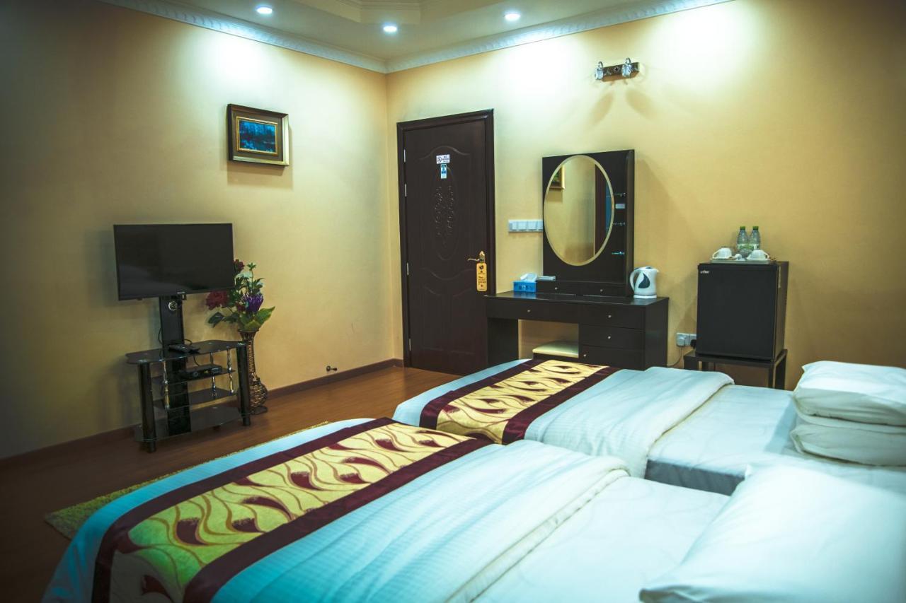 Abuharee Grand Hotel Addu City Ngoại thất bức ảnh
