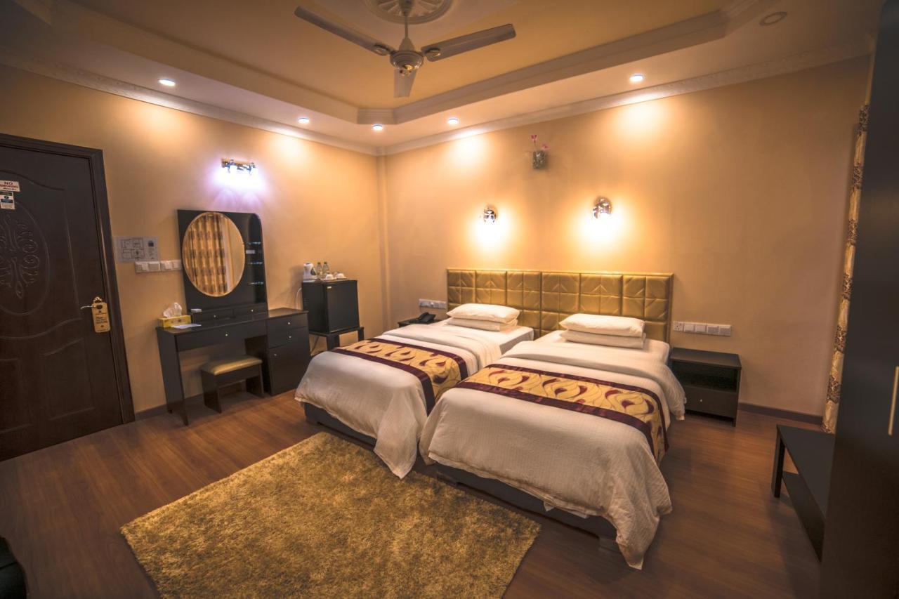 Abuharee Grand Hotel Addu City Ngoại thất bức ảnh